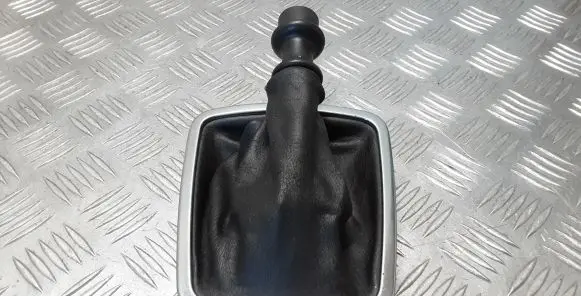Renault Latitude (L70) Gear lever shifter trim leather/knob