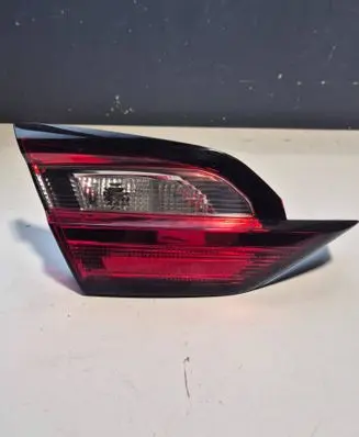 Tailgate rear/tail lights