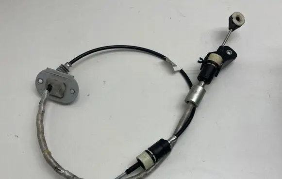 Volvo S60 Gear shift cable linkage 31492811