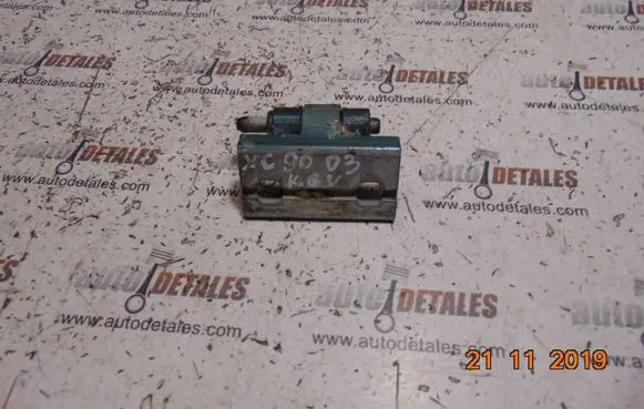 Volvo XC90 Rear door upper hinge