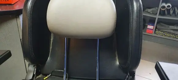 Mercedes-Benz E W211 Front seat headrest 
