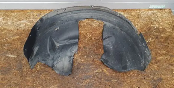 Front wheel arch liner splash guards