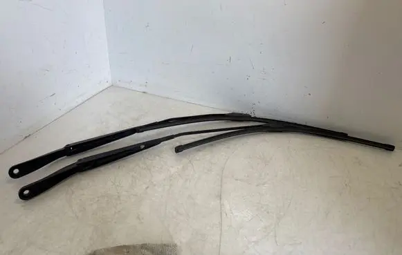Renault Master III Front wiper blade arm 8200734777 8200734776