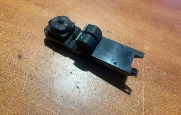 Ford Mondeo Mk III Electric window control switch 7S7T14A132CB 01072008