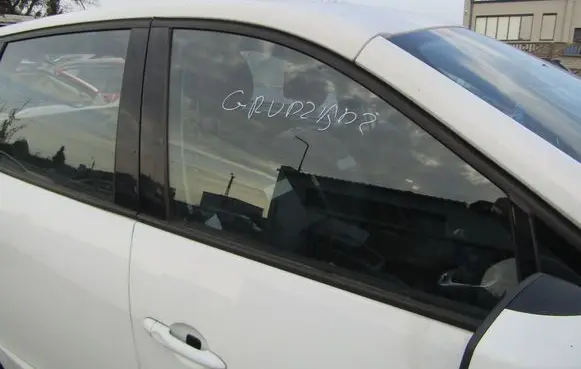 Renault Scenic III - Grand scenic III Front door window glass four-door 