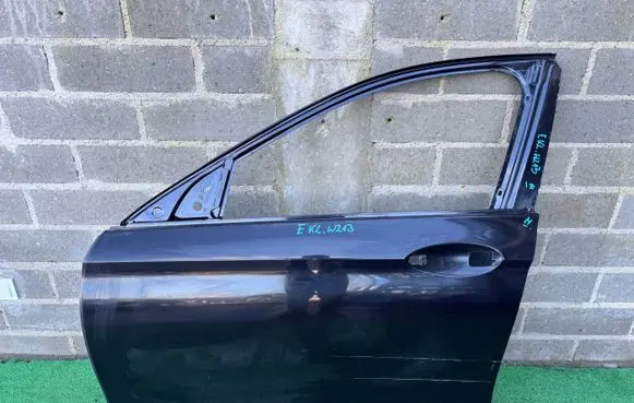 Mercedes-Benz E W213 Front door A2137220110