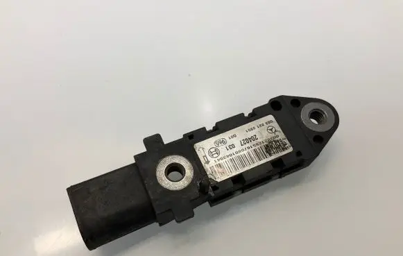 Mercedes-Benz E W211 Airbag deployment crash/impact sensor 0038212851 20402701 A0038212851