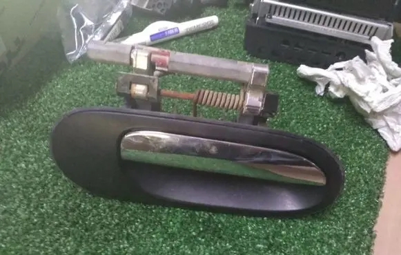 Nissan Almera Tino Front door exterior handle