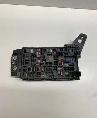 Jeep Grand Cherokee WL Fuse module 68347016AD 15805320AD
