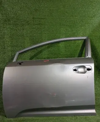 Toyota Avensis T270 Front door 