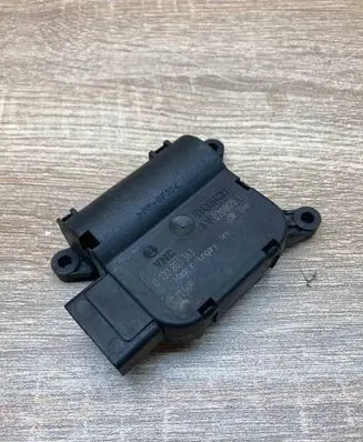 Volkswagen PASSAT B6 Air flap motor/actuator 0132801363 1168802872