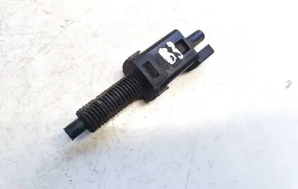 Volkswagen PASSAT B5 Brake pedal sensor switch 811907343B