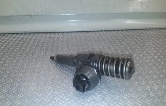Seat Altea Fuel injector 038130073AG 0414720215