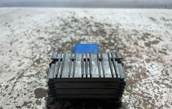 Opel Signum Glow plug pre-heat relay 55353011 51299014B
