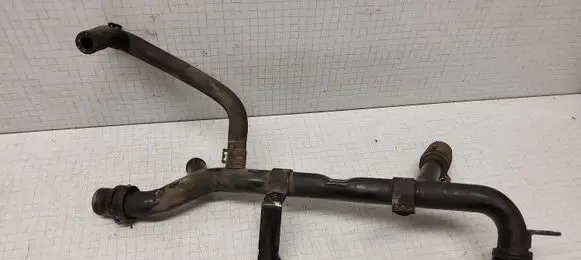 Volkswagen PASSAT B5.5 Engine coolant pipe/hose