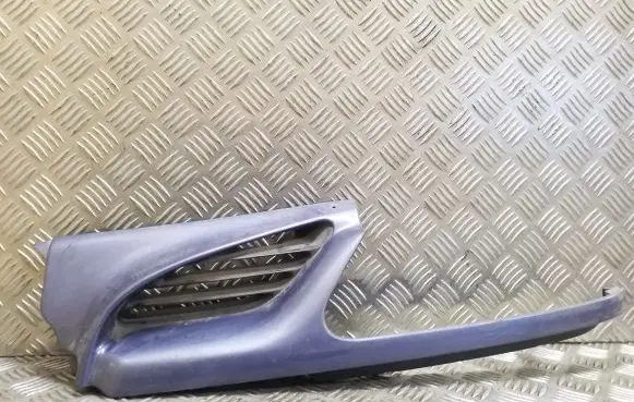 Renault Megane I Front bumper upper radiator grill 7700834200