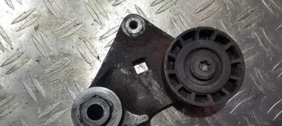 Ford Mondeo Mk III Engine mounting bracket xs7e6a228cc xs7e-6a228-cc