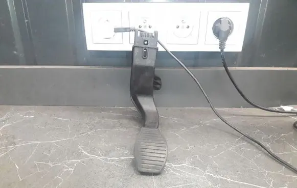 Opel Corsa D Clutch pedal 