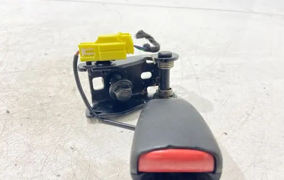 Volvo XC70 Rear seatbelt buckle 607338100A 101792787