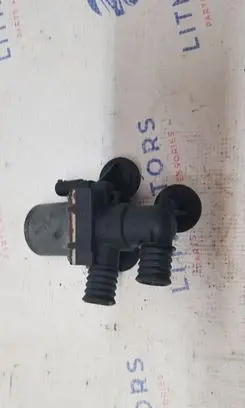 BMW 5 E39 Coolant heater control valve 8369805 64118369805