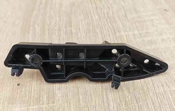 BMW 4 G22 G23 G24 G26 Front bumper mounting bracket 8738612