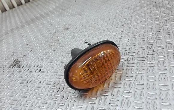 Hyundai H-1, Starex, Satellite Front fender indicator light