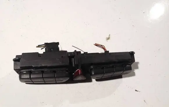 Mercedes-Benz C W203 Hazard light switch 2038217558 3306540200