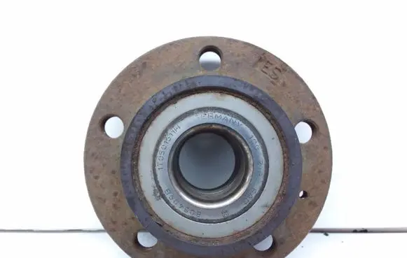 Volkswagen PASSAT B6 Rear wheel hub