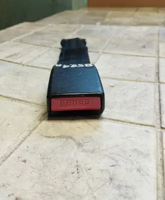 Peugeot 206 Middle seatbelt buckle (rear) 3363092