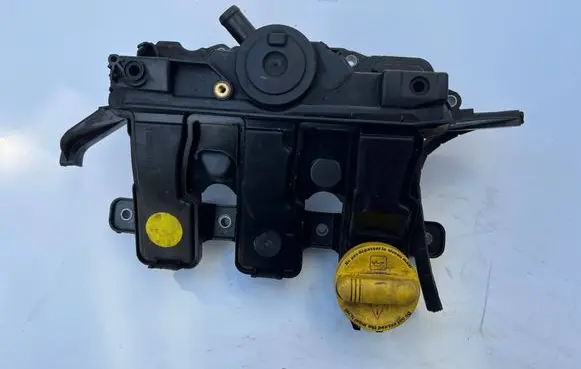Nissan X-Trail T32 Rocker cam cover 118302761R