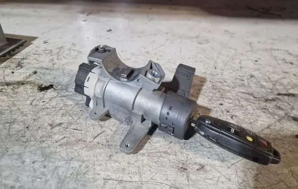 Volvo XC90 Ignition lock 8626324
