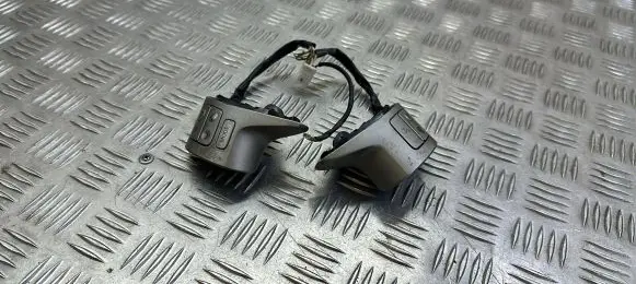Toyota Auris 150 Steering wheel buttons/switches 