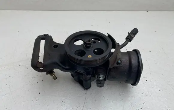 Toyota Avensis Verso Power steering pump U96
