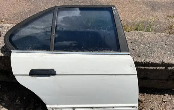 BMW 5 E34 Rear door