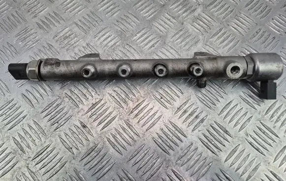 Mercedes-Benz C W204 Fuel main line pipe A6510700495 R9144Z240A 1110271931