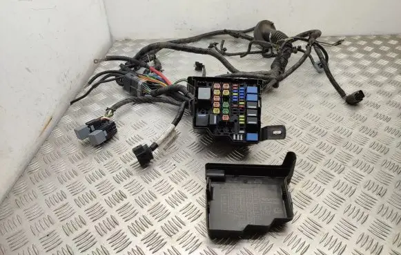 Ford B-MAX Fuse box set EV1T14K012GHB
