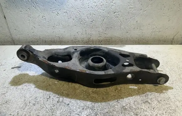 Dodge Challenger Rear upper control arm/wishbone