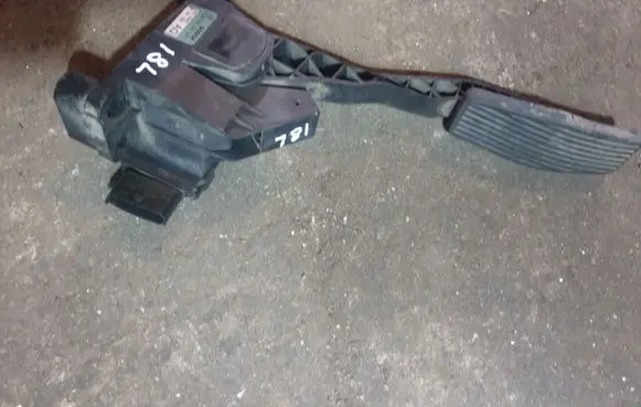 Opel Zafira A Accelerator throttle pedal 0281002298