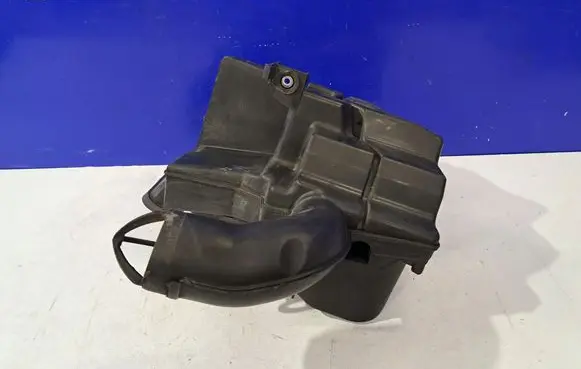 Volvo V50 Air filter box 30740998
