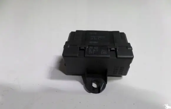 Toyota Avensis T250 Seat heating relay 875010W0100