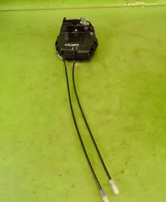 Suzuki Swift I Rear door lock