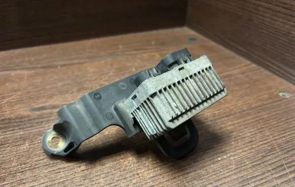 Glow plug pre-heat relay