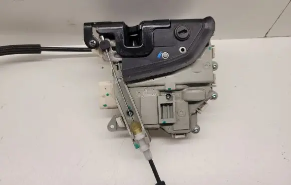 Audi A4 S4 B8 8K Rear door lock 8K083901