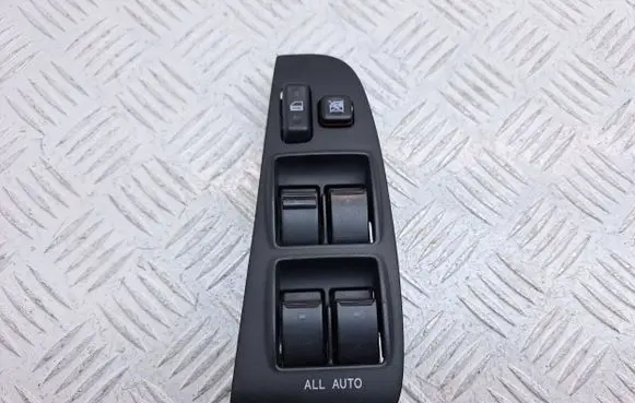 Toyota Avensis T250 Electric window control switch 8482005100 7423205140B0