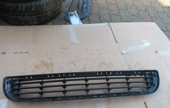 Peugeot Partner Front bumper lower grill 9677603677