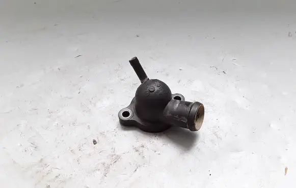 Volkswagen Golf VII Engine coolant pipe/hose 04L121131J