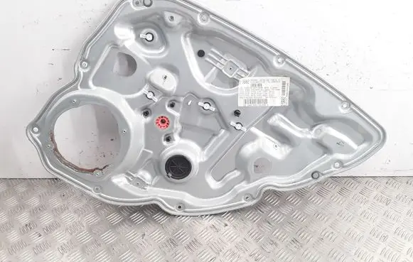 Rear window lifting mechanism without motor