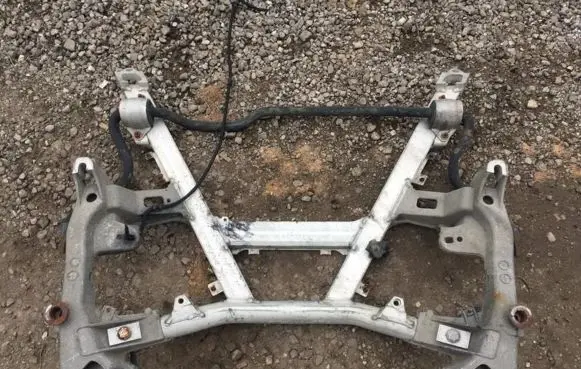 BMW 5 E39 Front subframe 1092868 1092867