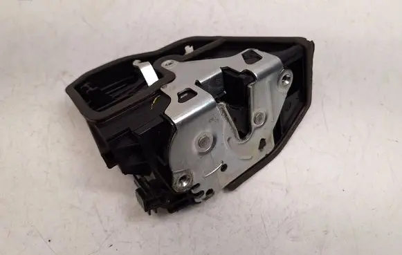 BMW X3 F25 Front door lock 7318416 51217318416 51217276668