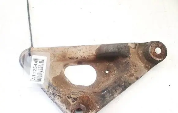 Opel Zafira A Engine mounting bracket 
